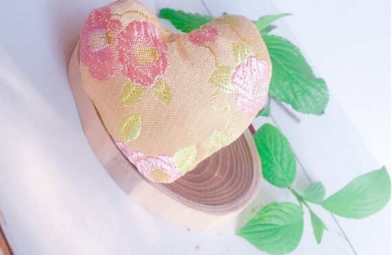 匂い袋を和柄の生地を使用して制作し通販でお客様にお届けしております